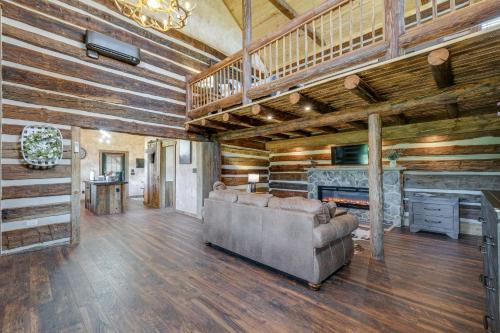 Bedford House | Bedford Cabin w/Porch, 5 Mi to Historic District!