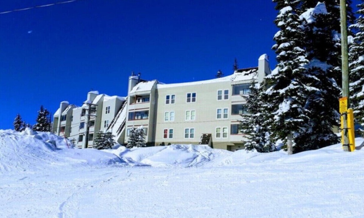 Big White Ski Resort Apartment | Big White Village 3 Bedroom Condo Best Ski in/out