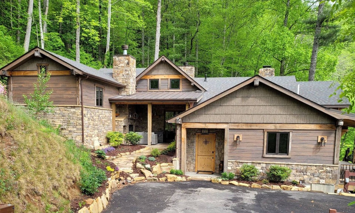 Bear Lake Reserve House | Birch Bay Retreat, a secluded, lake front residence at Bear Lake Reserve.