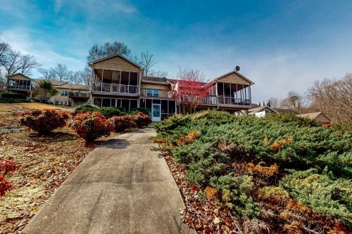 Seneca House | Boat Dock: Lake-View Retreat 5 Mi to Dtwn Clemson