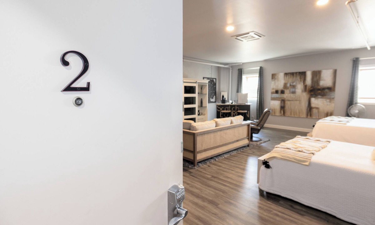 Seneca Bed & Breakfast | Boutique hotel in historic downtown Seneca. Room #2 Owners Suite. Q/K combo.