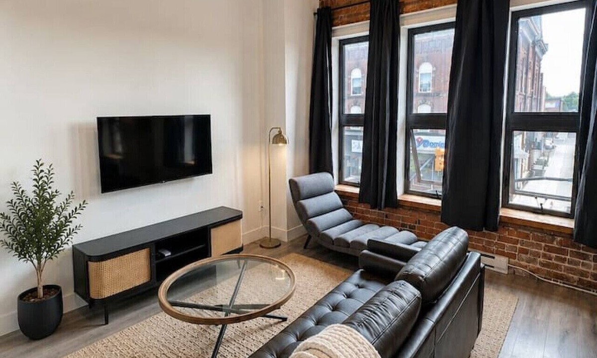 Renfrew Bed & Breakfast | Boutique Suite in Historic Downtown Renfrew
