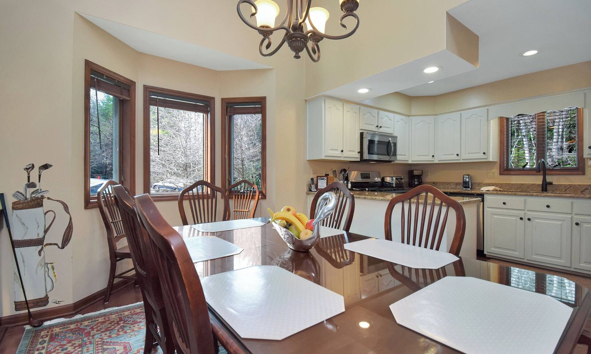 Blowing Rock Condo | Boxwood 4 | Fireplace, Restaurant, Pool, Spa
