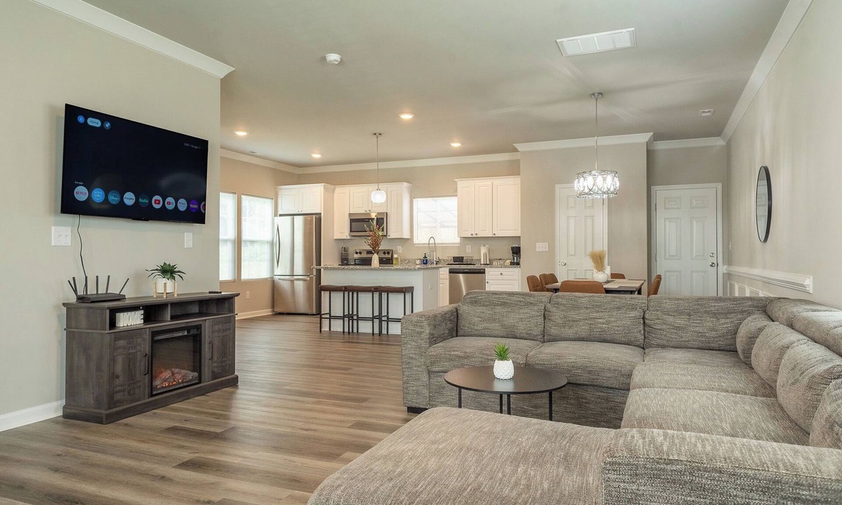 Paw Creek House | Brand New 3BR - Patio - Fast WiFi+Workspace - Near Airport & Whitewater Center