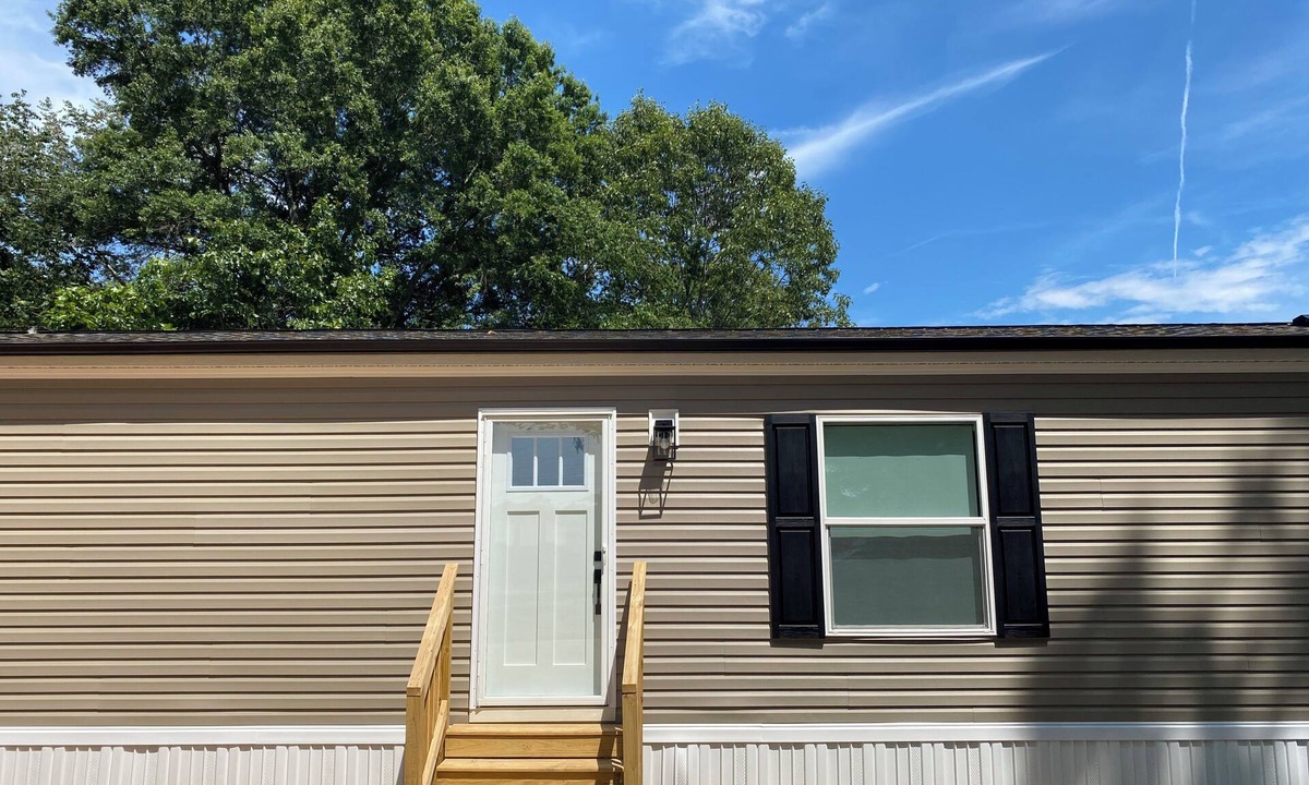 Southmont House | Brand new, cozy 1-bedroom mobile home on NBloom Farm in welcoming Lexington, NC.