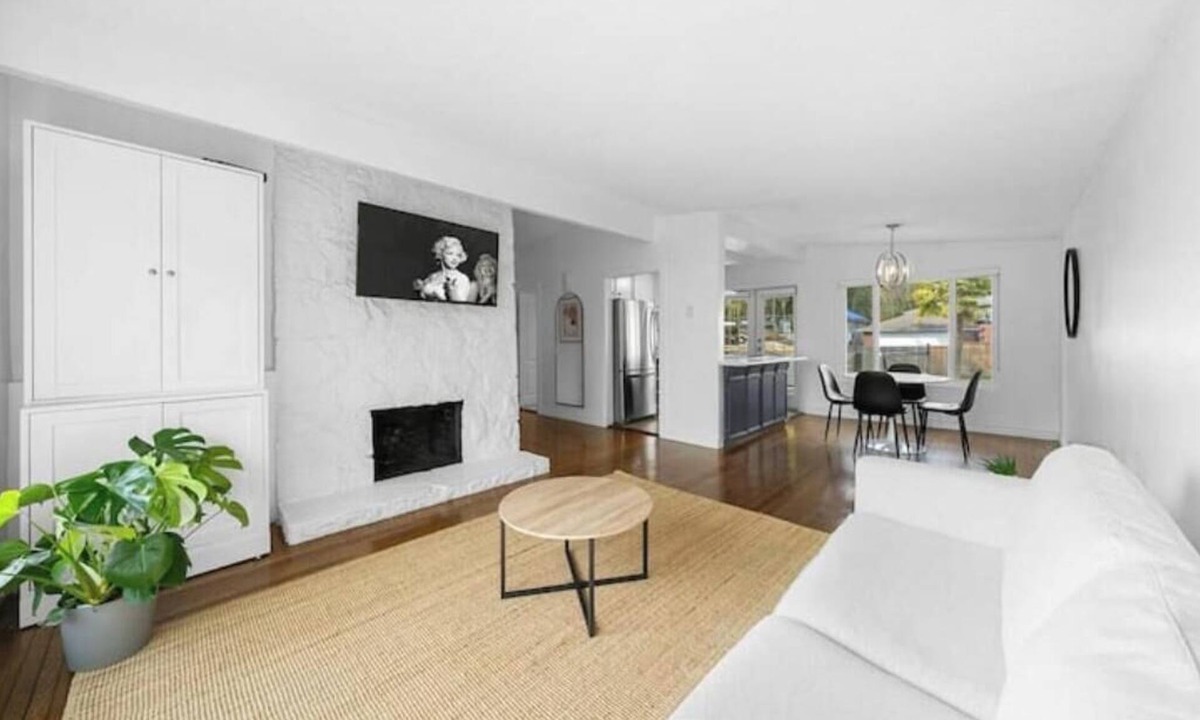 Central Lonsdale House | Bright 4BR Home + Huge Yard | Walk to Lonsdale