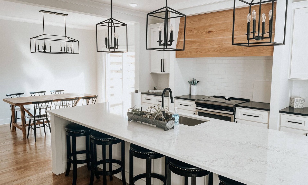Chattanooga House | Bright stylish home minutes to downtown! New build with HUGE pool/hot tub combo!