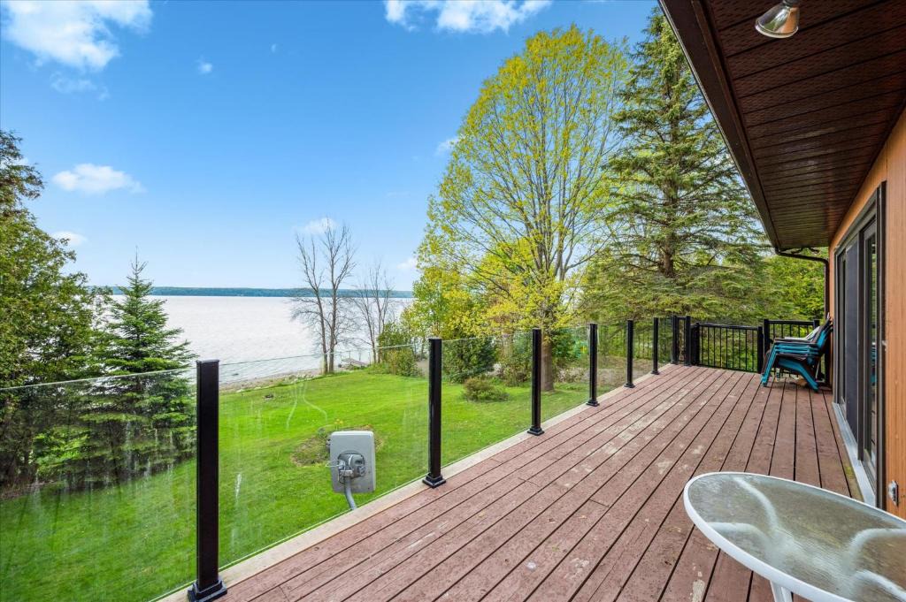 Colpoys Bay House | By The Bay Retreat Waterfront Sunset View