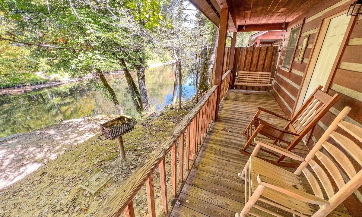 Cherokee Cabin | Cabin #1 - Riverfront w/Large Deck, Back Yard and more!