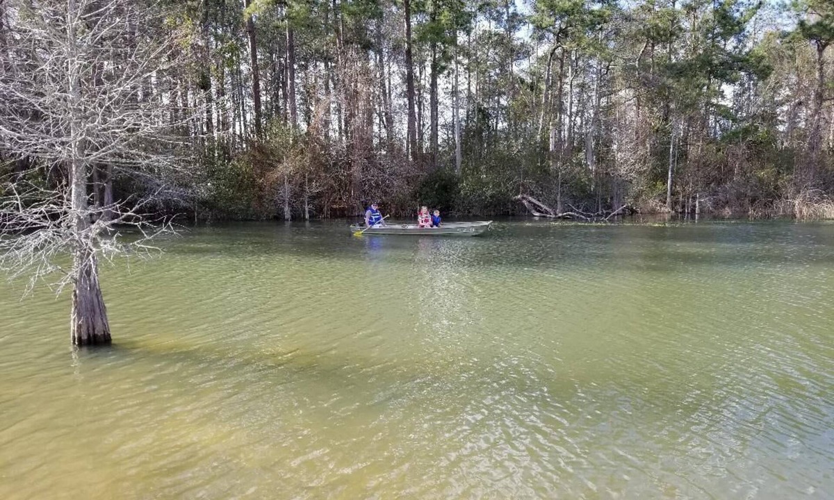 Russellville House | Cabin on Lake Moultrie in Bonneau Beach - private boat ramp & dock