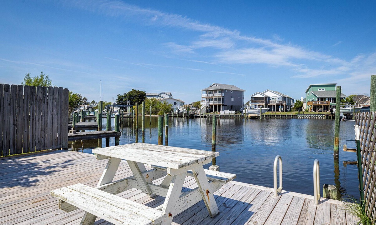 Colington Harbour House | Canal front Retreat with Kayaks, Paddle boards and Fire pit. Newly Furnished!