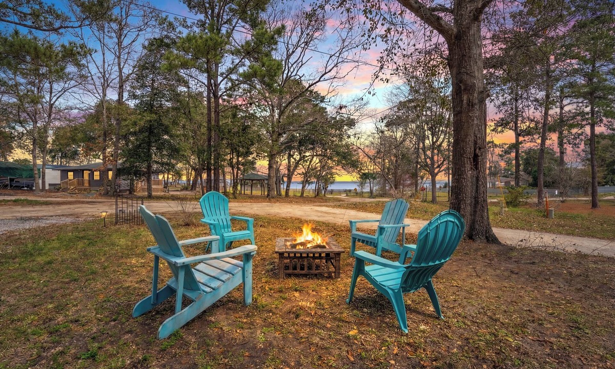 Santee Cabin | CatDaddy Cabin - Lake Marion Cabin in Santee - lake view, fire pit, boat parking
