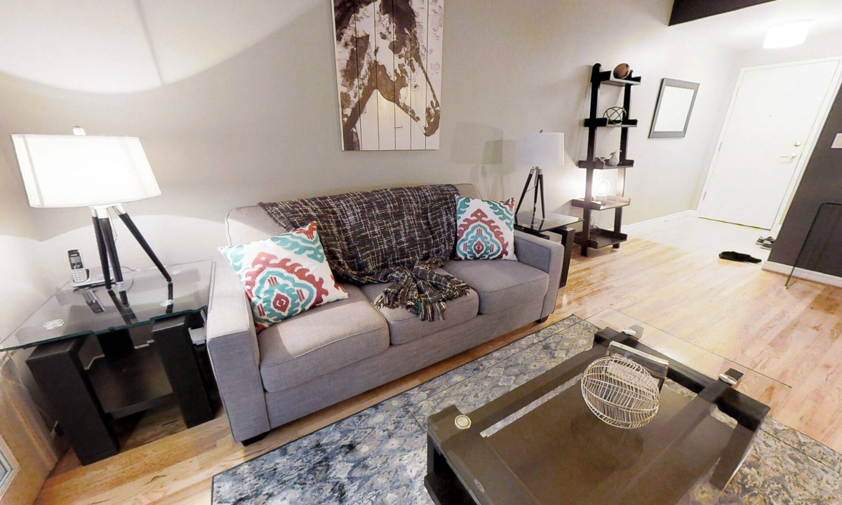 Downtown Toronto Apartment | Centrally Located 3-BR Condo in DT Toronto