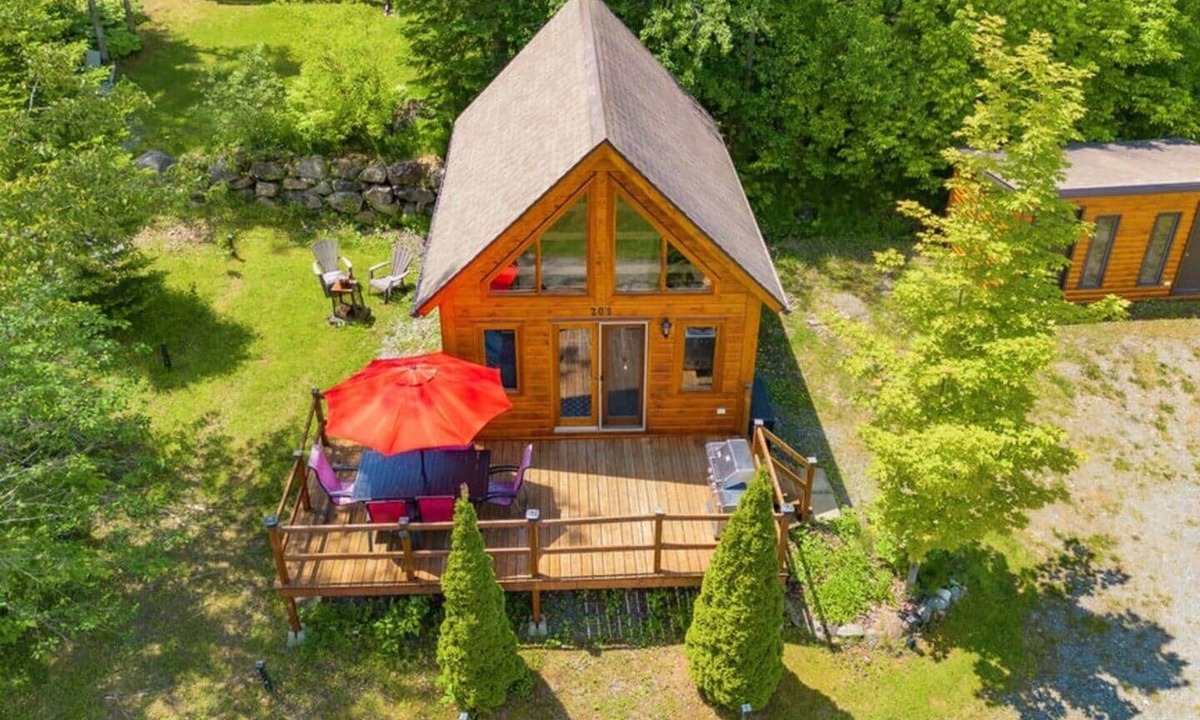 Coaticook House | Chalet Au Pied du Mont – Accès à l’eau