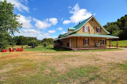 L'Anse-Saint-Jean Ski Chalet | Chalet du Père Bouchard