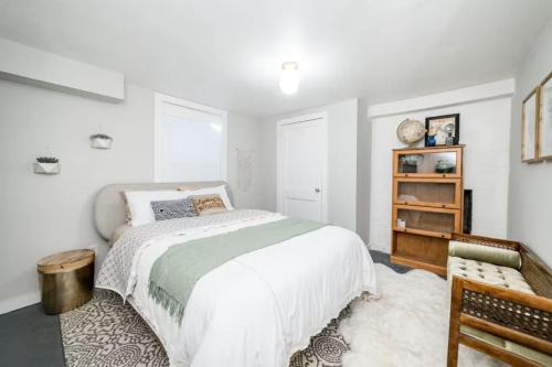 Diamond Hill Apartment | Chandler Combo - Historic DT Building, Walk to Shops and Dining