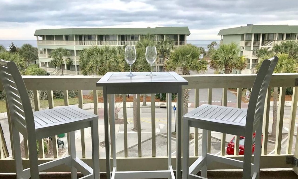 Isle of Palms Condo | Charleston Charm - Coastal Decor, Pool & Pier Access, Across from beach! - 309C Oceanside
