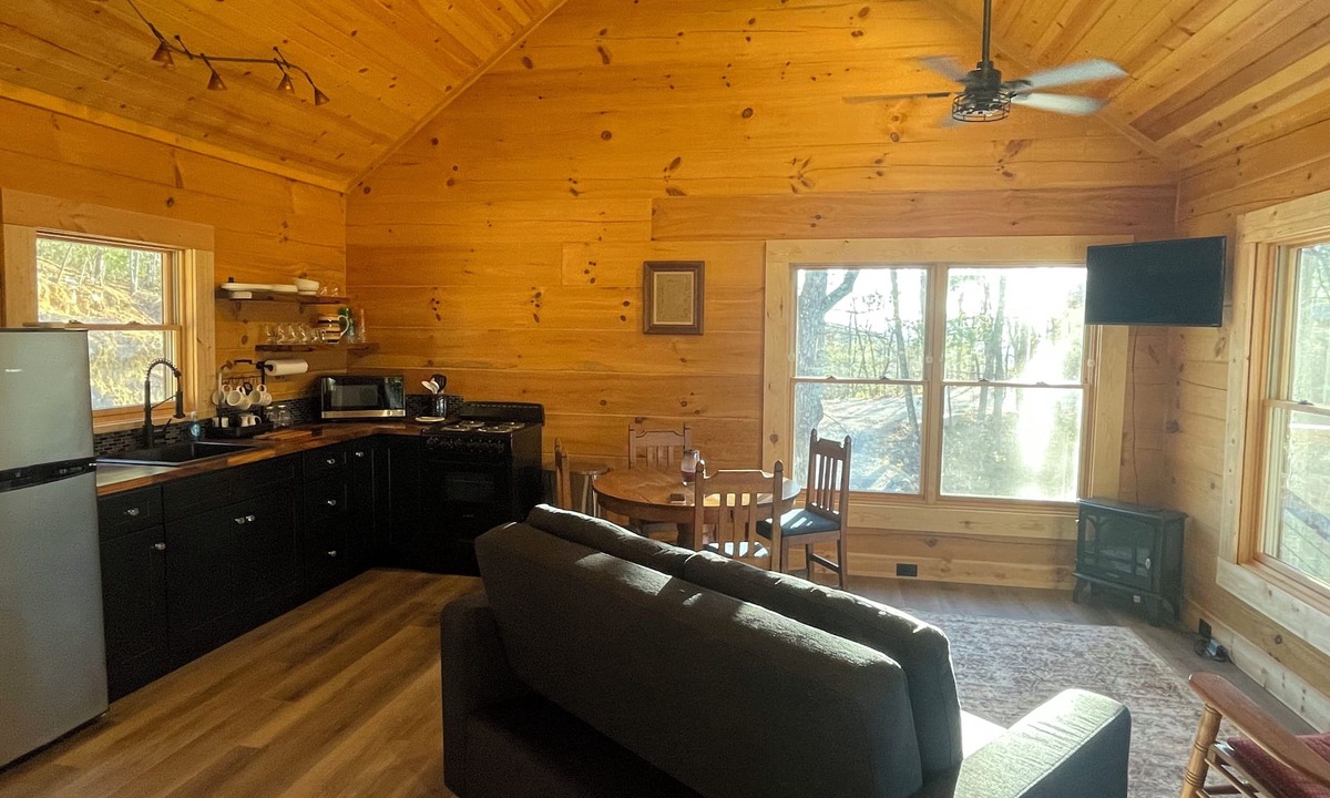 Marion Cabin | Charming 1-bedroom log cabin with AC and hot tub near Linville Gorge