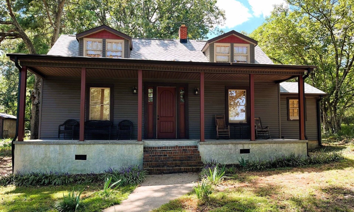 Easley House | Charming 2-bedroom home in Easley
