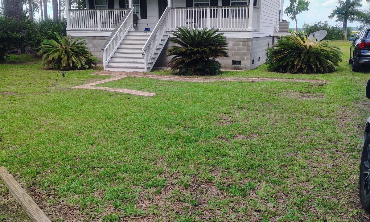 Dale House | Charming 2-bedroom house in enjoyable Beaufort on the water.