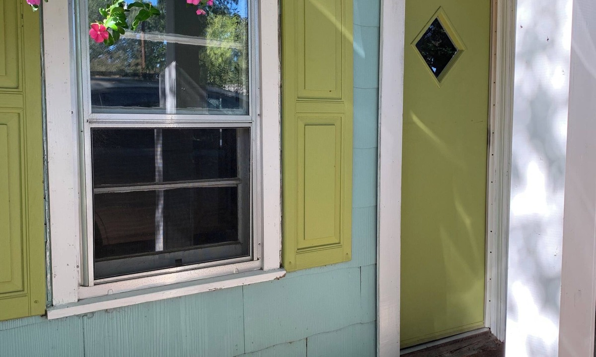 Hartsville Cottage | Charming and Comfortable Creekview Cottage with Fenced Yard
