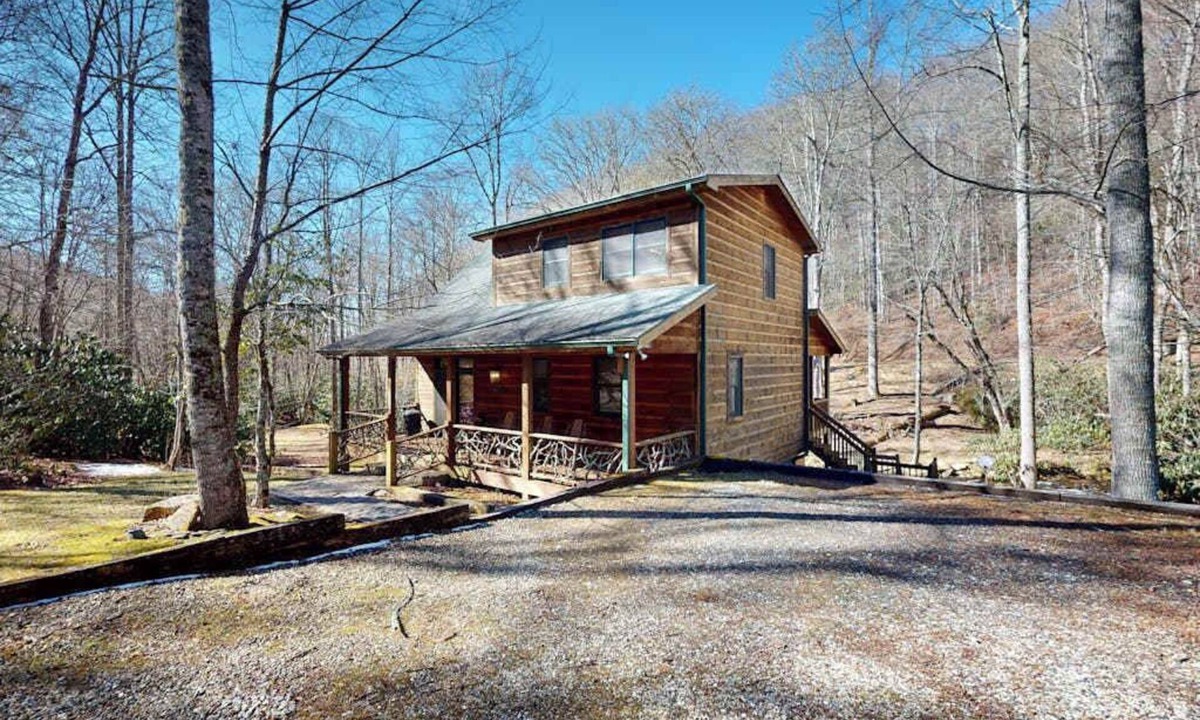 Kyle House | Charming Home in Topton with Creek views and High Speed Internet