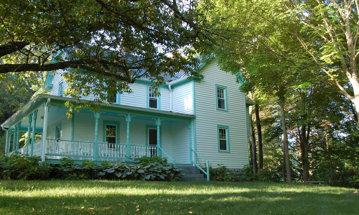 Wytheville House | Charming, secluded turn of the century home ideal for a relaxing family retreat