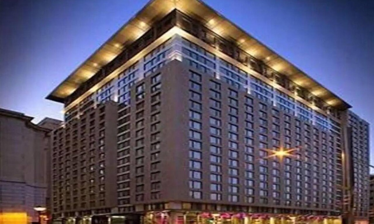 International District Condo | CHIC EXECUTIVE DOWNTOWN CONDO WITH FREE GARAGE PARKING NEAR THE OLD PORT !