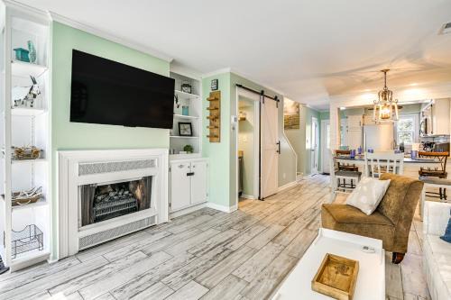 Murrells Inlet House | Chic Murrells Inlet Getaway ~ 2 Mi to Marsh Walk!