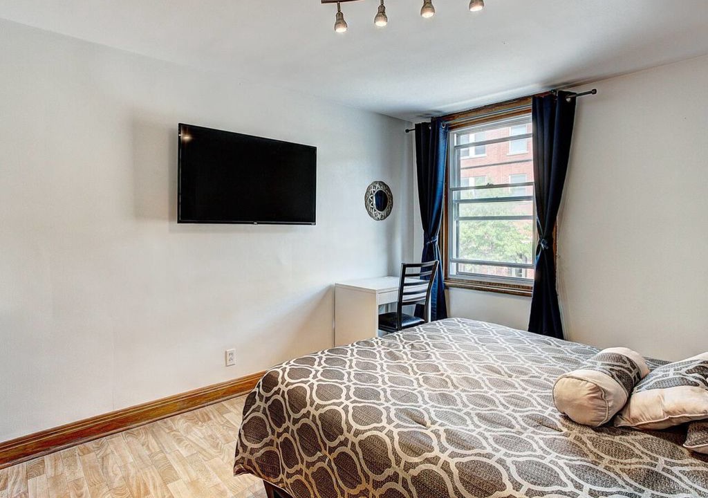 Pointe-Saint-Charles Apartment | Chic Studio B&B by Downtown Old Montreal #2