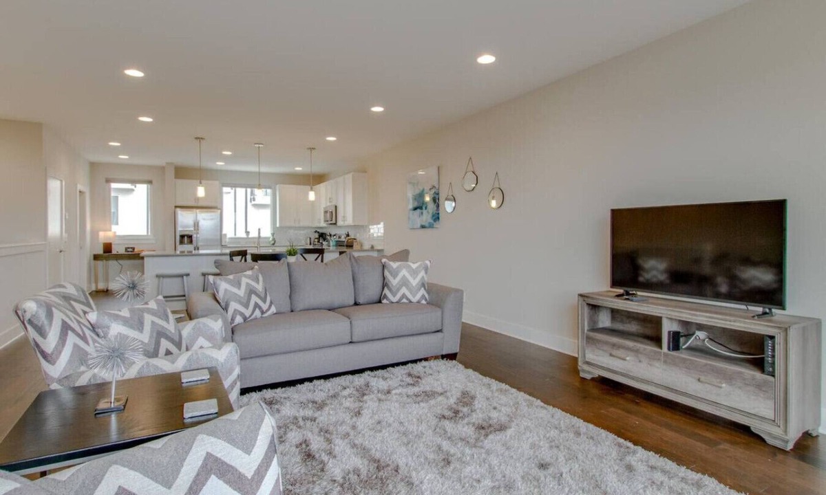 Katie Hill Neighborhood Villa | City Overlook - Luxury Amenities - Mins to D`Town