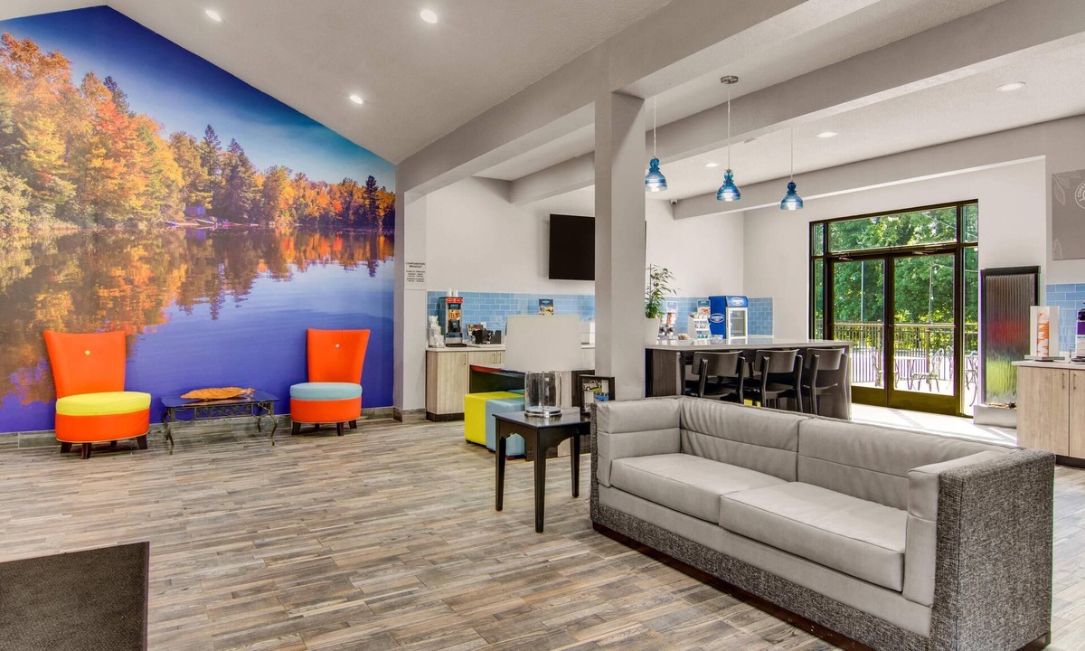 Clarksville Hotel | Clarion Pointe on the lake Clarksville-South Hill West
