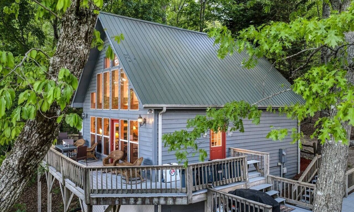 Helen Cabin | Cloud 9 `Spectacular Mountain View` Hot Tub|PETS OK