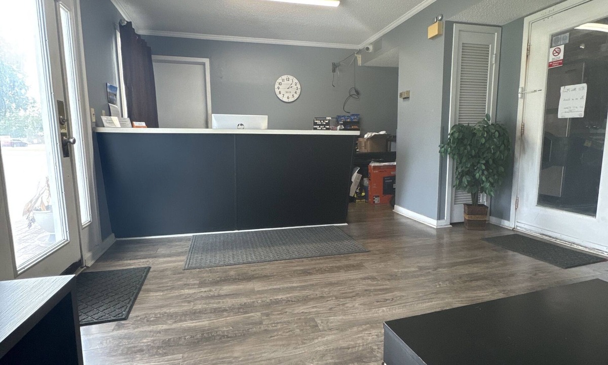 Camden Hotel | Colony Inn