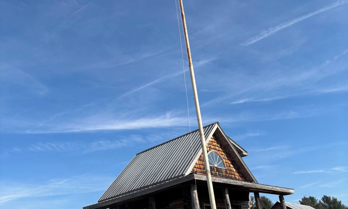 Old Town Cabin | Come stay on the farm, pet friendly! music city, galax va. Blue ridge mountains.