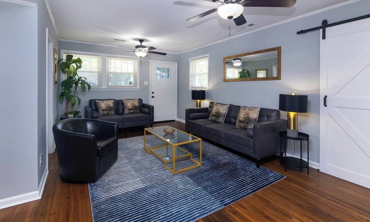 Charlotte Apartment | Comfortable 2BR for Longer Stays in The Plaza/Noda Area