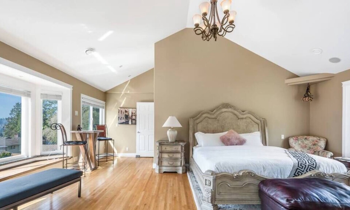 Coquitlam House | Coquitlam 5bed/3bath Luxury home + swimming pool