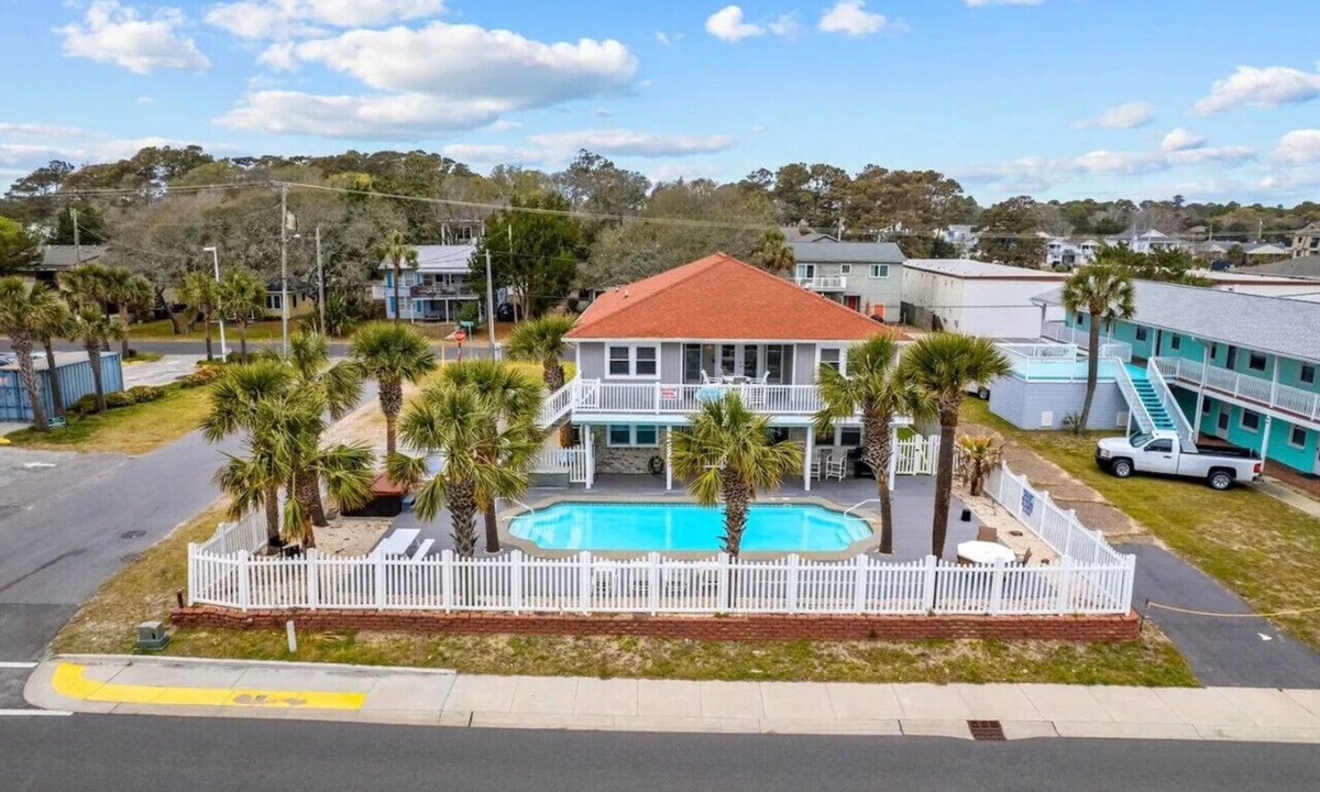 Crescent Beach House | Coral Breeze - The Ocean Events House