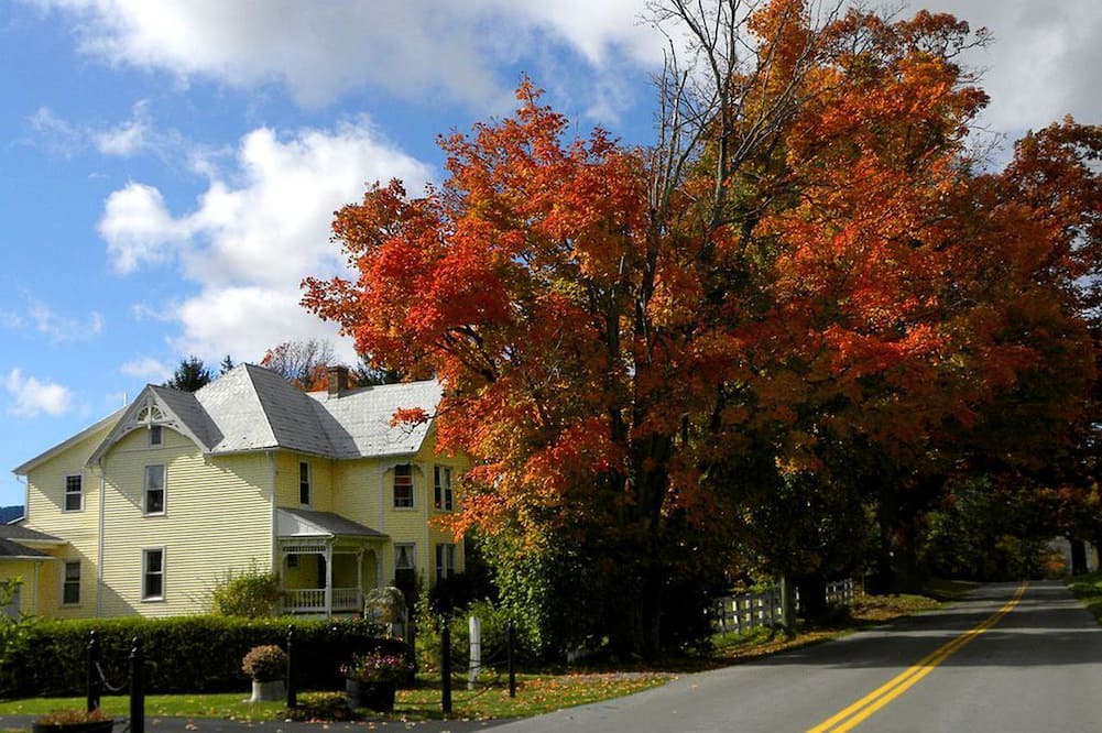 Tazewell House | Countryside Vacation Rental near the Appalachian Trail in Burke’s Garden, Virginia