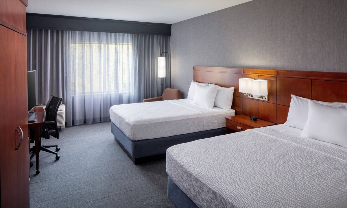 Charleston Hotel | Courtyard by Marriott Charleston Downtown/Civic Center