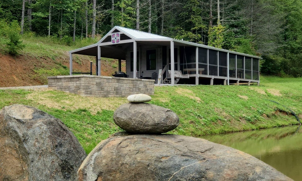 Burnsville Cabin | Cozy 1-bedroom cabin in charming Burnsville
