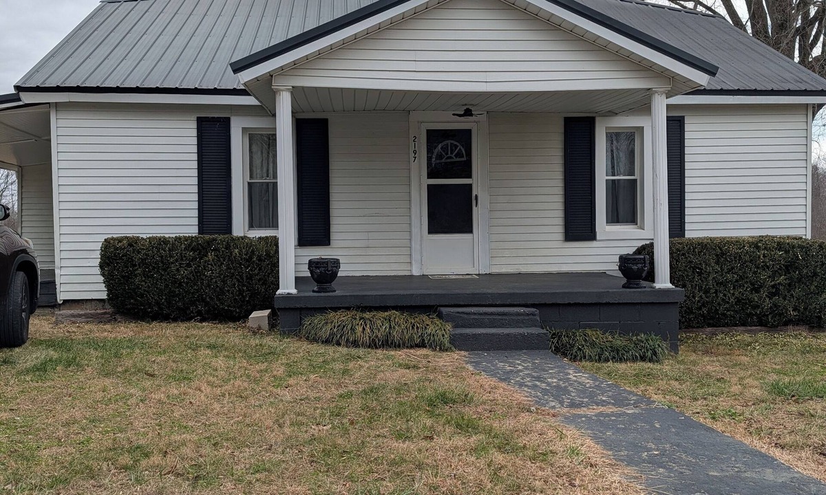 Chestnut Mound House | Cozy 2-bedroom house in peaceful Bloomington Springs with AC