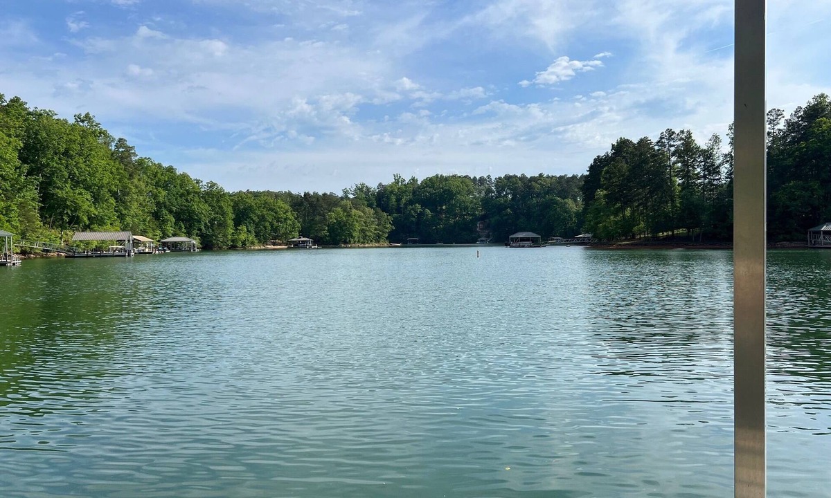 West Union House | Cozy 2-bedroom house on Lake Keowee with private dock