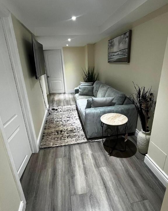 Oakville Apartment | Cozy ambiance room