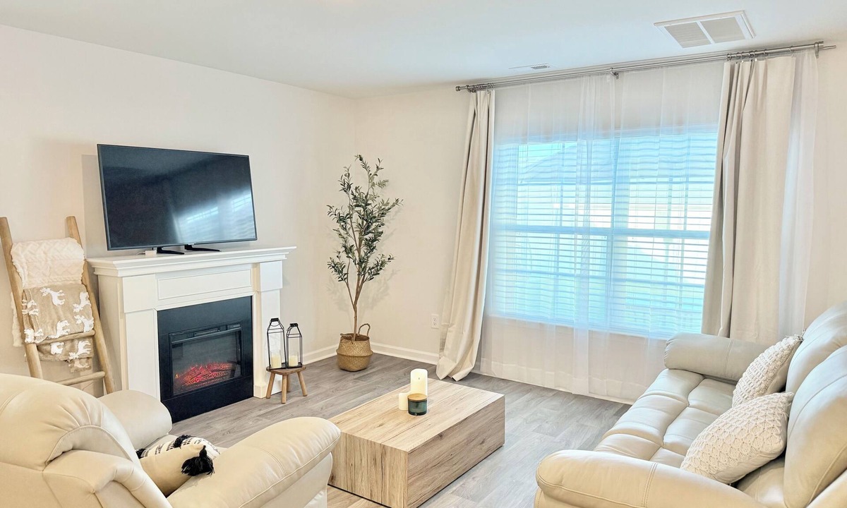 Haw River House | Cozy and relaxing park side retreat. Fenced in yard.
