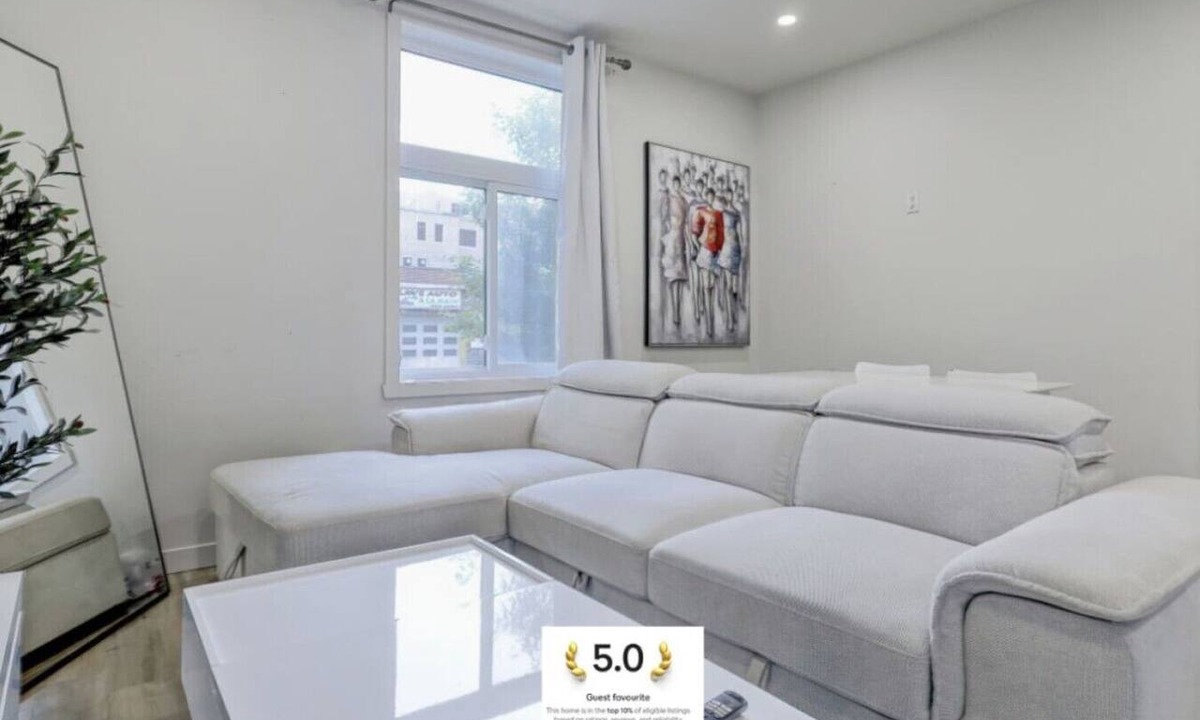 Cote-Des-Neiges—Notre-Dame-De-Grace Apartment | Cozy & Bright | Prime Location