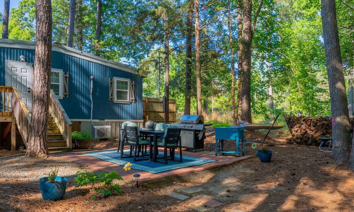 Littleton Cabin | Cozy camp cabin & RV with fire pit, outdoor dining, games, kayaks and more!