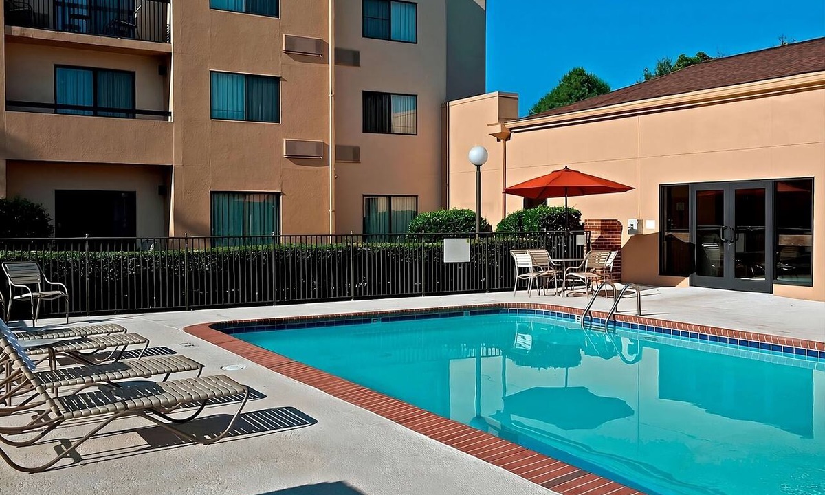 University Place Hotel | Cozy Comfort Near PNC Pavilion | 1BR Unit w/Balcony, Gym, Pets Welcome