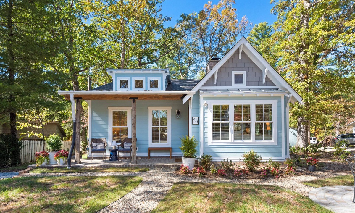 Flat Rock Cottage | Cozy Cottage across the street from Carl Sandburg National Park