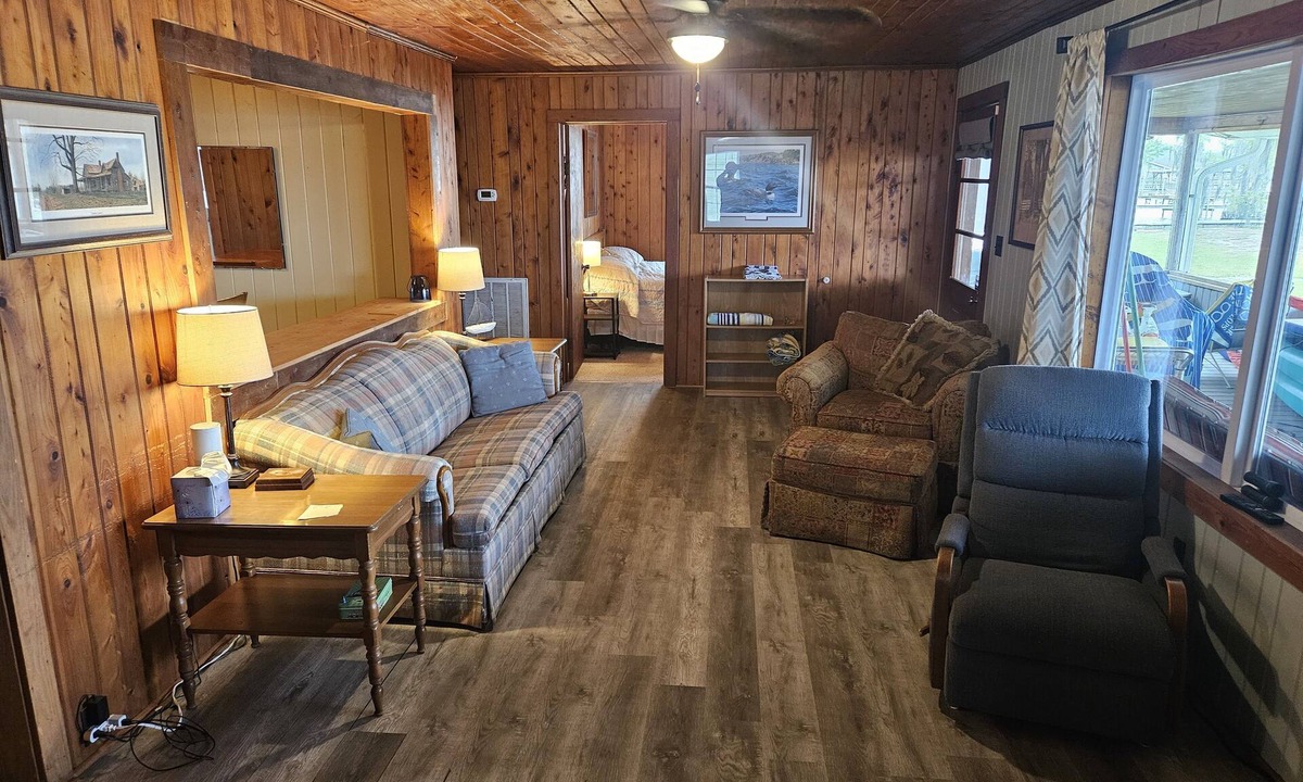 White Lake Cottage | Cozy cottage at White Lake 4 Bedroom and 2 Bath is able to sleep 11-13